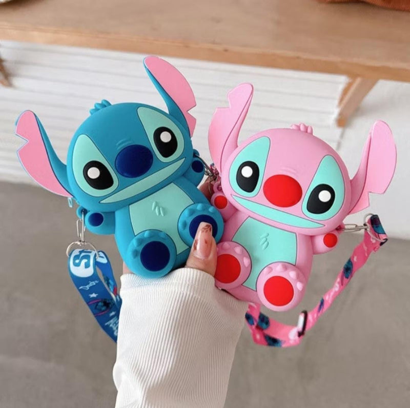 Little Stitch de Pelúcia com Som e Respiração + Brinde Exclusivo de Natal (Kit 2 Bolsinhas Stitch Azul e Rosa)