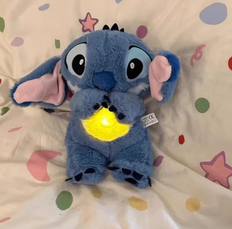 Little Stitch de Pelúcia com Som e Respiração + Brinde Exclusivo de Natal (Kit 2 Bolsinhas Stitch Azul e Rosa)